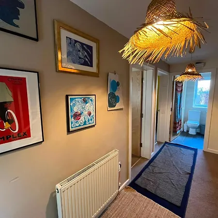 Cosy Blue Riverside Apartment